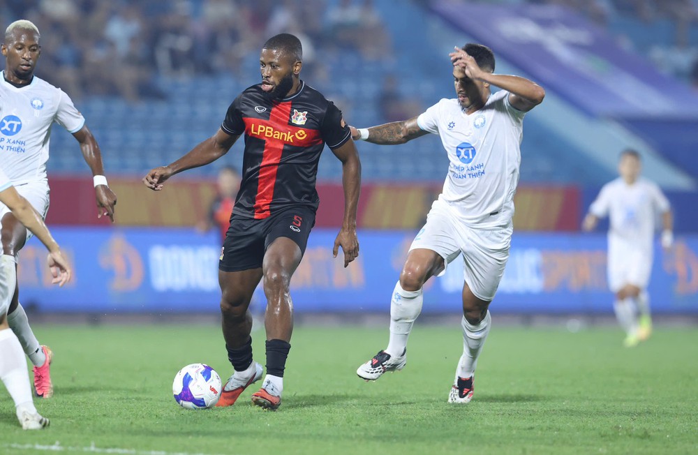 Đình Bắc cùng đồng đội hưởng lợi khi V-League trở lại - Ảnh 2.