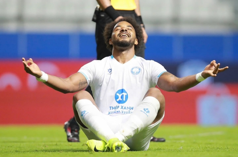 Xuan Son shines as Nam Dinh secures a big win on Thai soil