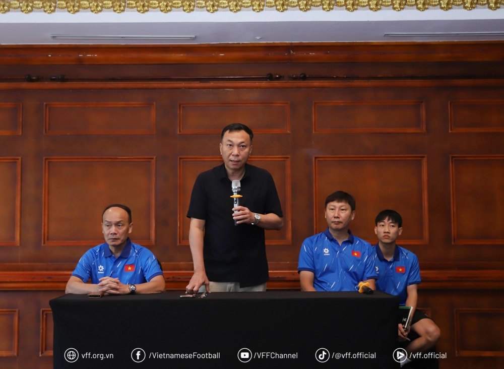 Chủ tịch VFF 'tiếp lửa' đội tuyển Việt Nam trước hành trình bảo vệ ngôi vương ASEAN Cup - Ảnh 1. Chủ tịch VFF 'tiếp lửa' đội tuyển Việt Nam trước hành trình bảo vệ ngôi vương ASEAN Cup - Ảnh 1.