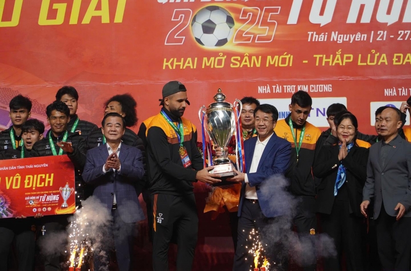 HAGL officially clinched the championship at the brand-new 500 billion VND stadium.