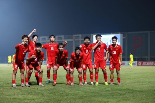 Thai fans stirred as Vietnam beats Australia to reach ASEAN final