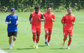 Hot Vietnamese football news today, July 27: Vietnam national team awaits Singapore; Hanoi FC holds training camp in Thailand