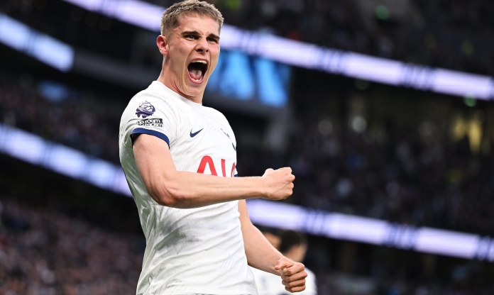 Tottenham 'ngã ngửa' với chấn thương của Van de Ven