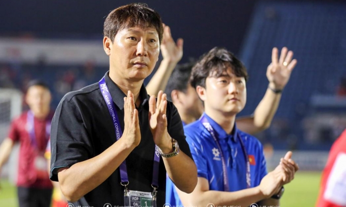 HLV Kim Sang Sik phải loại 1 cầu thủ ở ĐT Việt Nam