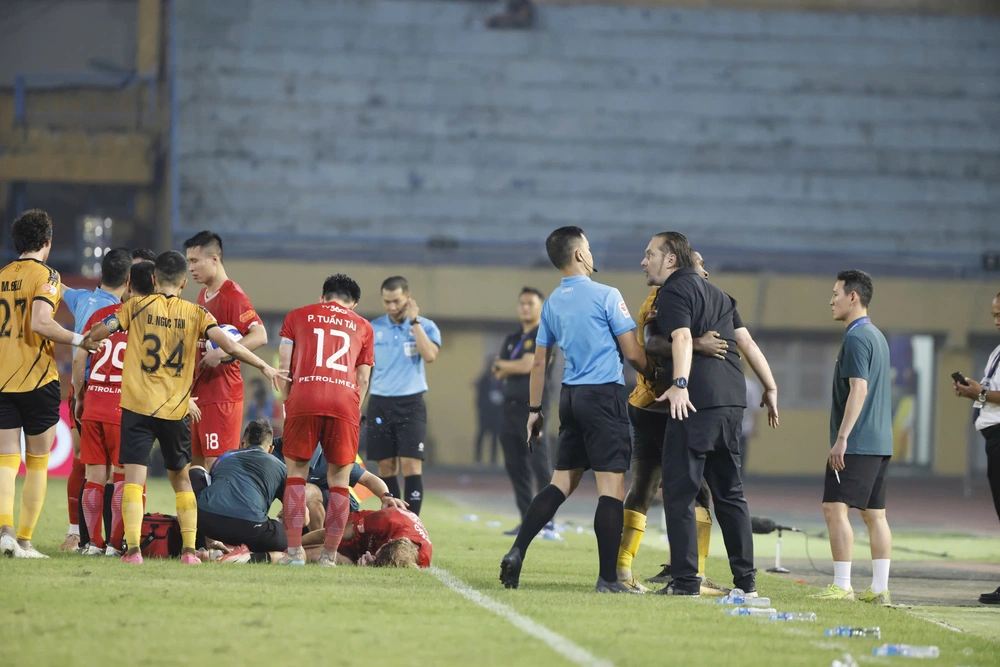 LPBank V-League 2025/26 chặng về đích: “Cẩn thận củi lửa…” - Ảnh 1.