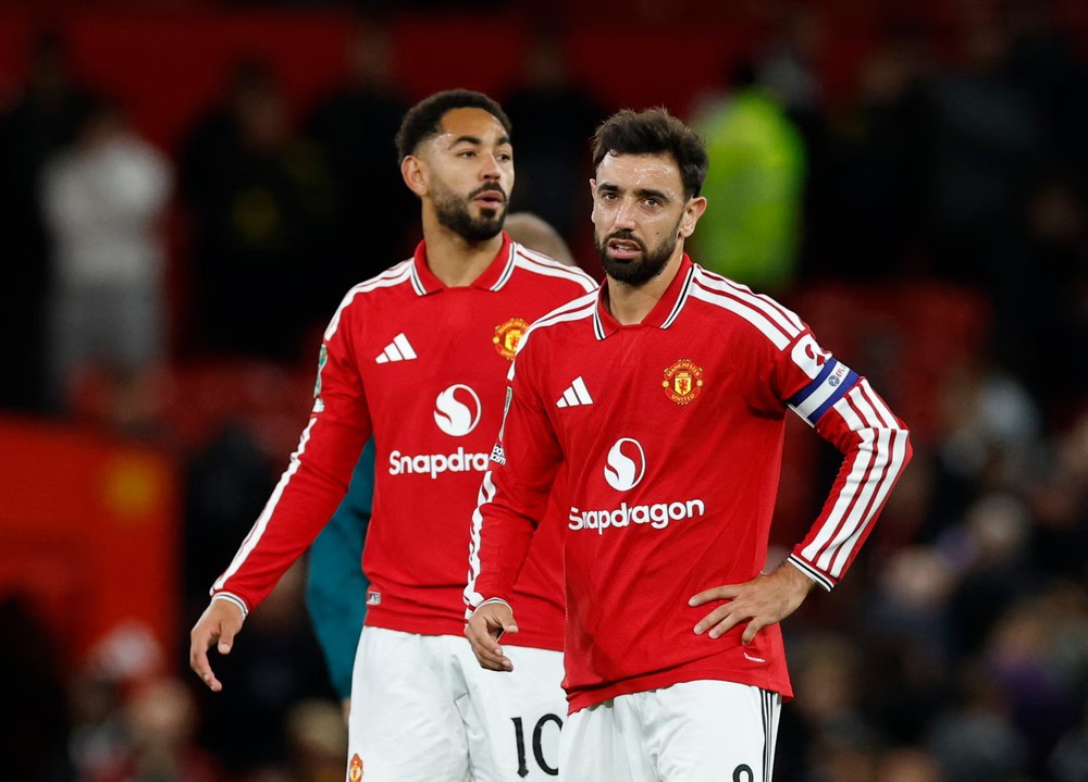 Man United rối loạn: Vì Carrick kém tài hay chuyển nhượng tệ? - Ảnh 1. Man United rối loạn: Vì Carrick kém tài hay chuyển nhượng tệ? - Ảnh 1.