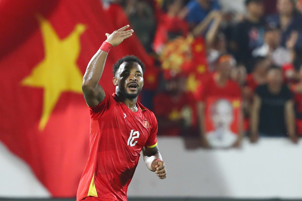 HLV Kim Sang Sik: 'Mỗi vị trí tôi đều có 2,3 cầu thủ tốt' - Ảnh 2.