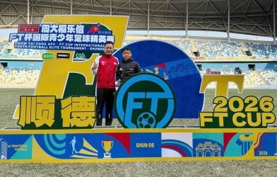 Vietnamese prodigy scores 10 goals in China, awarded top scorer title