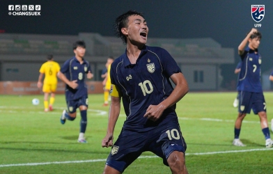 Indonesian fans erupted in reaction after Thailand opened the door wide for U19 Vietnam to reach the semifinals