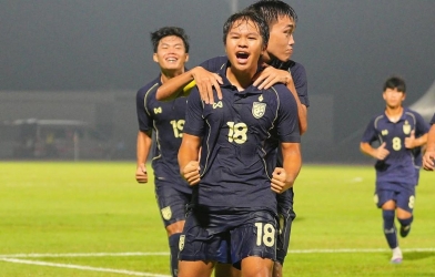 Thai fans collectively chant Vietnam's name as U19 Malaysia is defeated, advancing to the semifinals