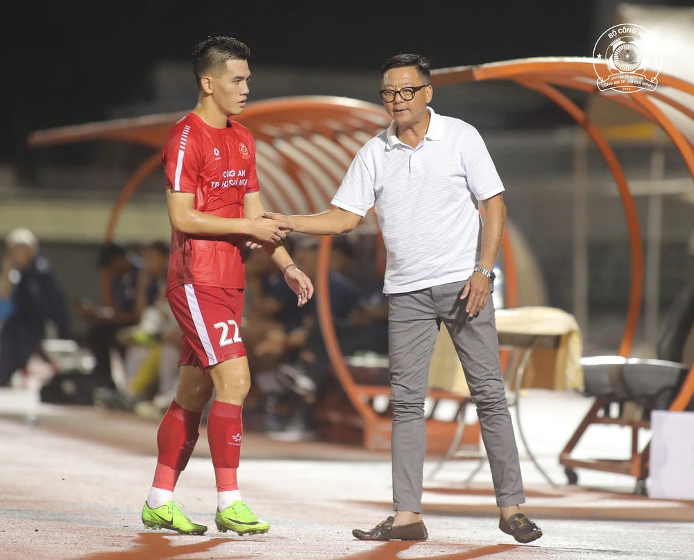 HLV Lê Huỳnh Đức kiên nhẫn với Tiến Linh - Ảnh 1. HLV Lê Huỳnh Đức kiên nhẫn với Tiến Linh - Ảnh 1.