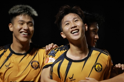 Three yellow-shirted teams toppled the V-League giants in round 13