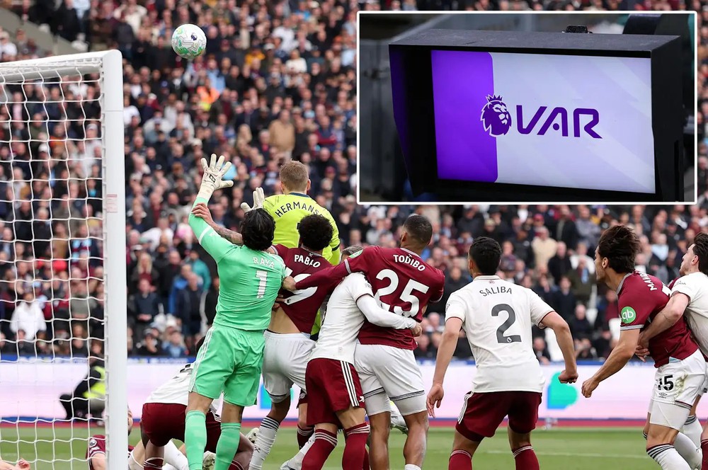 Công bố toàn bộ đoạn băng gây tranh cãi: Tại sao West Ham bị tước "bàn thắng vàng" trước Arsenal? - Ảnh 3. Công bố toàn bộ đoạn băng gây tranh cãi: Tại sao West Ham bị tước "bàn thắng vàng" trước Arsenal? - Ảnh 3.