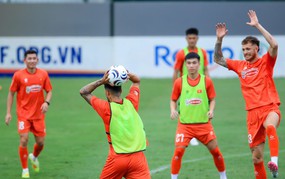 Hot Vietnamese football news today, July 1: Vietnam national team changes training schedule; Hong Linh Ha Tinh bids farewell to 11 players