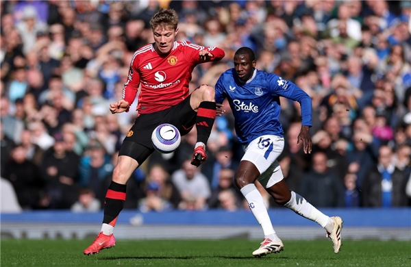 Everton - MU: A quality test featuring Carrick