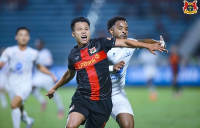 The left-footed defender from Ninh Bình unexpectedly joins the Vietnam national team.