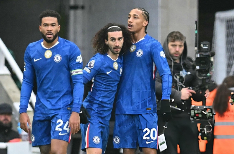 Fierce competition, Chelsea secured a dramatic draw