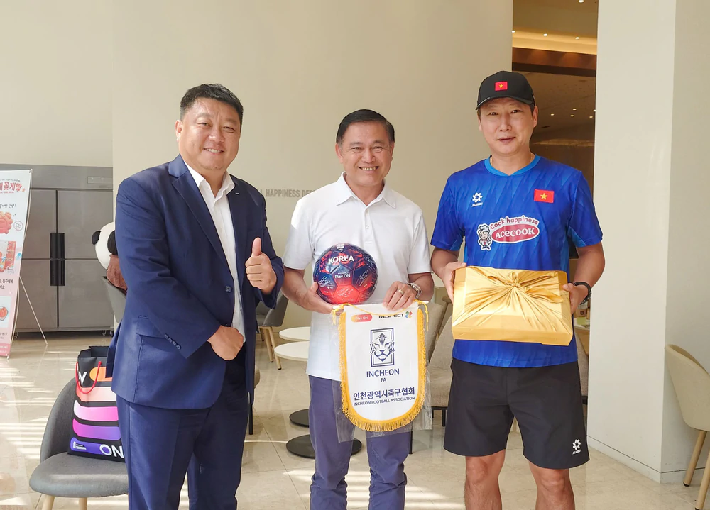 Đội tuyển Việt Nam hoàn thiện bước chuẩn bị cho ASEAN Cup 2026 - Ảnh 1. Đội tuyển Việt Nam hoàn thiện bước chuẩn bị cho ASEAN Cup 2026 - Ảnh 1.