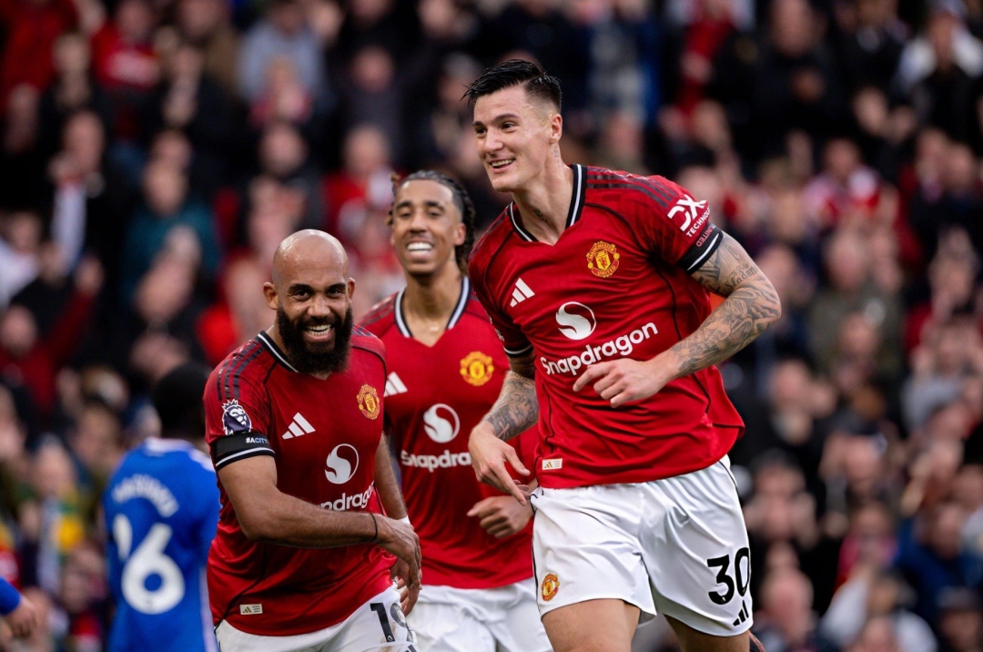 The 1.95m tall striker brings the best news to Manchester United