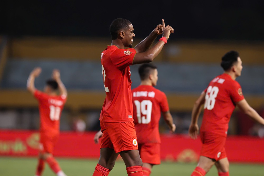 Kết quả V-League: Đình Bắc không ghi bàn, CAHN FC vẫn khởi đầu hoàn hảo - Ảnh 2. Kết quả V-League: Đình Bắc không ghi bàn, CAHN FC vẫn khởi đầu hoàn hảo - Ảnh 2.