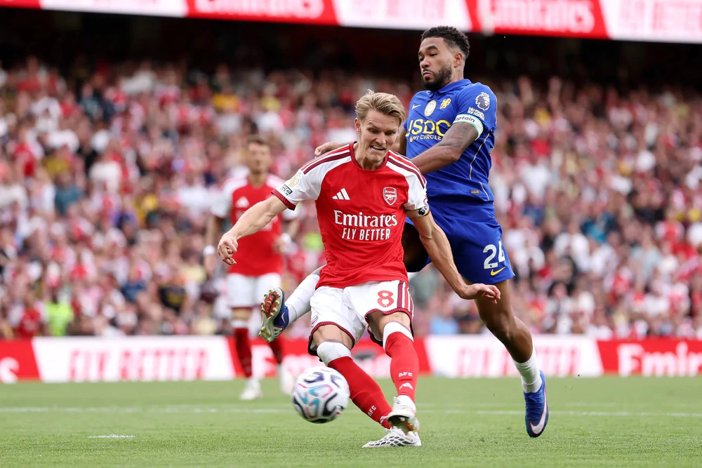 Điểm nhấn Premier League: MU trả giá vì hàng thủ, Arsenal thị uy sức mạnh của nhà vô địch - Ảnh 2. Điểm nhấn Premier League: MU trả giá vì hàng thủ, Arsenal thị uy sức mạnh của nhà vô địch - Ảnh 2.