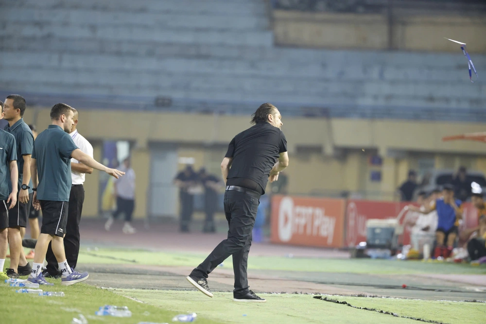 HLV Thể Công Viettel bị phạt 20 triệu, cấm chỉ đạo 4 trận - Ảnh 1.