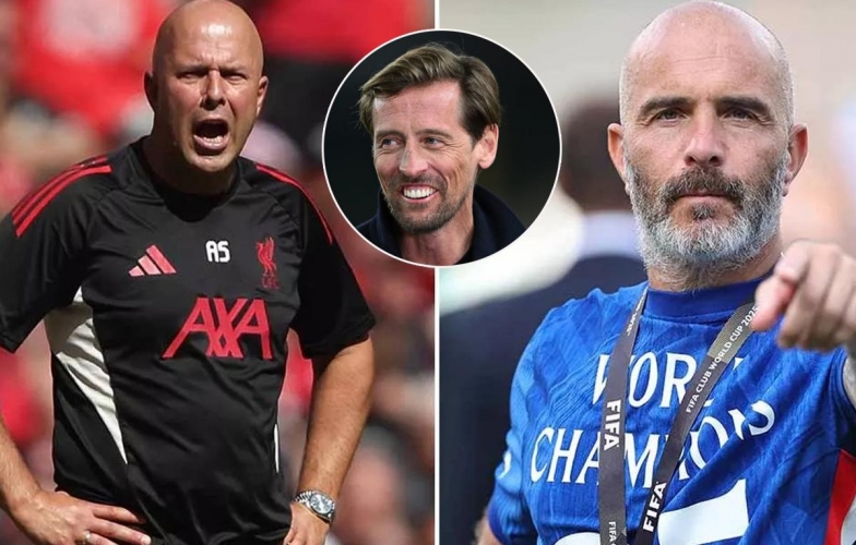 Peter Crouch points out the score prediction for the Chelsea vs Liverpool match.