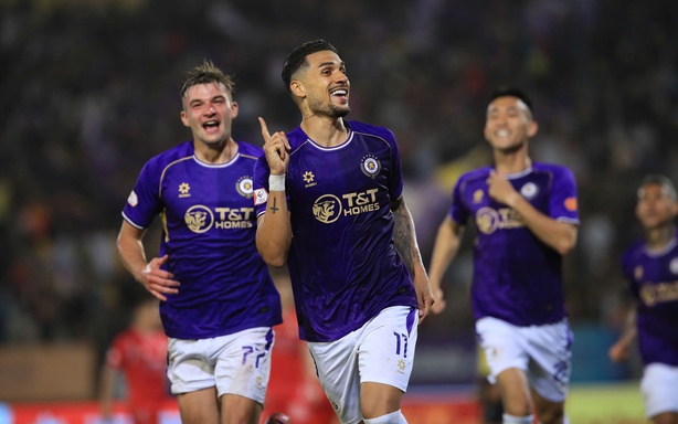 Coach Kim Sang Sik is pleased, Harry Kewell praises Hoàng Hên extensively