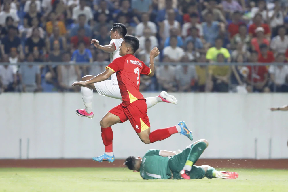 HLV Kim Sang Sik chọn Lê Giang để làm mới khung thành đội tuyển Việt Nam ở ASEAN Cup 2026 - Ảnh 2. HLV Kim Sang Sik chọn Lê Giang để làm mới khung thành đội tuyển Việt Nam ở ASEAN Cup 2026 - Ảnh 2.