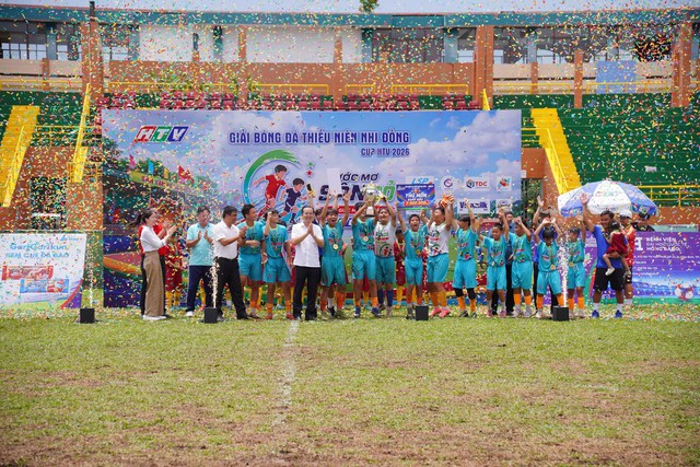 Gieo mầm giấc mơ World Cup từ mùa hè tuổi thơ - Ảnh 3. Gieo mầm giấc mơ World Cup từ mùa hè tuổi thơ - Ảnh 3.