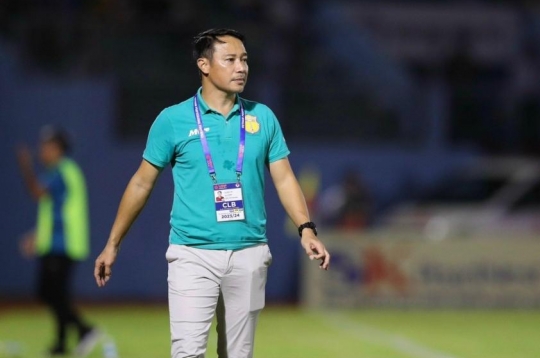 Coach Vu Hong Viet directly addresses Xuân Son's performance.