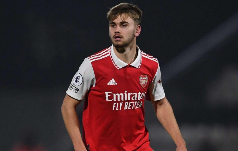 Former Arsenal star suffers horrific skull injury during match