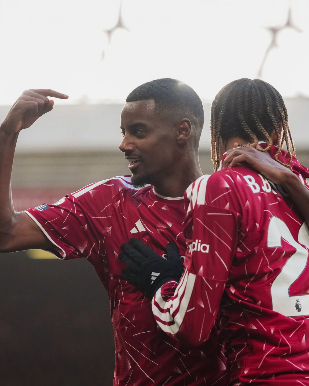 Alexander Isak hồi sinh mạnh mẽ, chứng minh giá trị bom tấn của Liverpool - Ảnh 2. Alexander Isak hồi sinh mạnh mẽ, chứng minh giá trị bom tấn của Liverpool - Ảnh 2.