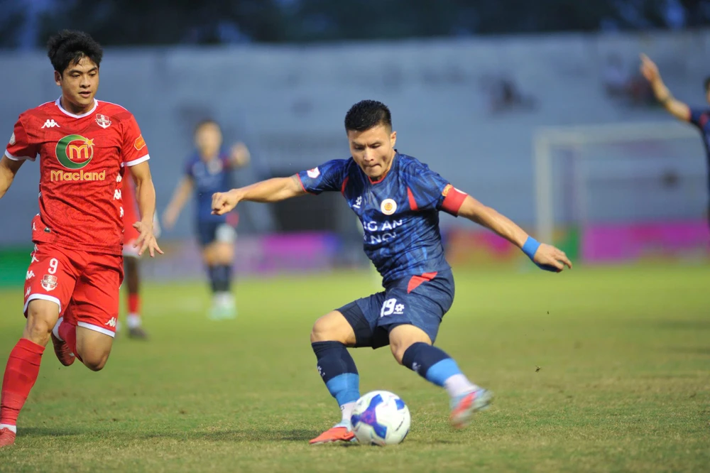 Tin nóng bóng đá Việt hôm nay 3/5: HLV Roland quyết tâm cùng U17 Việt Nam; Đình Bắc tập trung thi đấu cho CAHN - Ảnh 3.