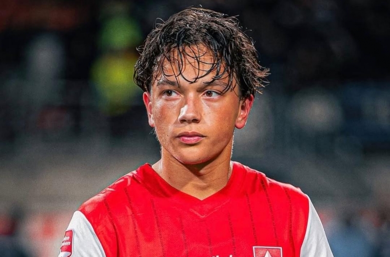 Belgian-Vietnamese born in 2007 signs professional contract with Dutch club