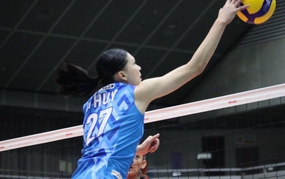 Vietnamese volleyball player Tran Thi Bich Thuy scored the second-highest points for her team but still suffered a tenth consecutive defeat alongside her Japanese club.