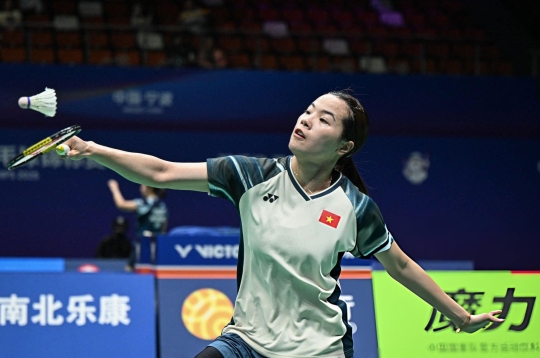 Nguyễn Thùy Linh defeats the world badminton champion for the third consecutive time
