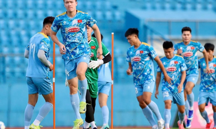 ĐT Việt Nam hứng khởi chuẩn bị cho trận đấu gặp Nepal