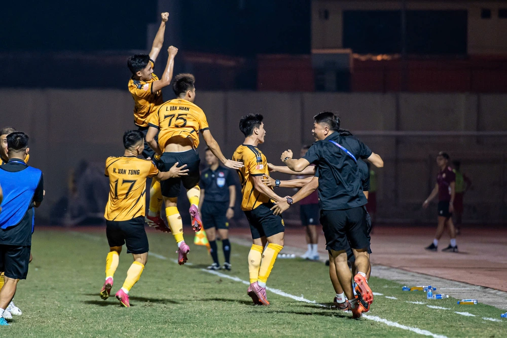 HAGL tụt hạng, nhóm cuối lại căng như dây đàn - Ảnh 2.