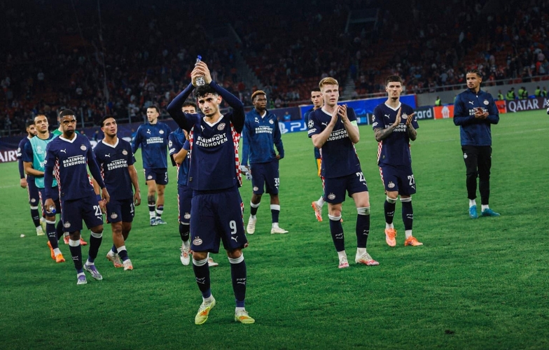 Dutch giant escapes dramatic Champions League defeat with injury-time goal