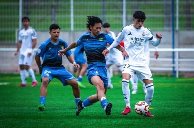 Spanish-Vietnamese midfielder undergoes trial at First Division club