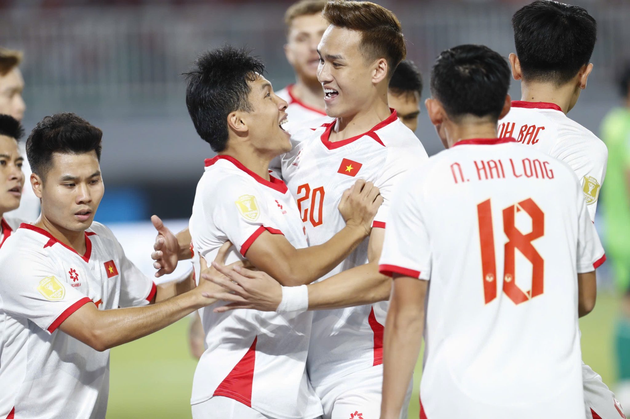 Tin nóng bóng đá Việt hôm nay 4/8: Đội tuyển Việt Nam khẩn trương về nước; AFC khen đội tuyển Việt Nam - Ảnh 3. Tin nóng bóng đá Việt hôm nay 4/8: Đội tuyển Việt Nam khẩn trương về nước; AFC khen đội tuyển Việt Nam - Ảnh 3.