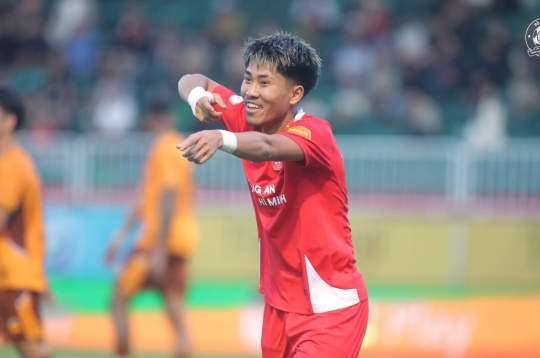 Vietnamese overseas player scores rare goal, CA TP HCM secures minimal victory