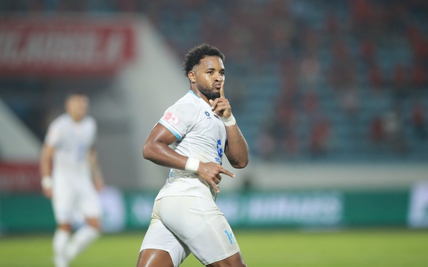 Xuan Son 'helps' CAHN consolidate top spot