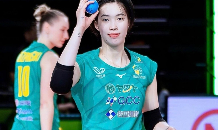 Chủ công Thanh Thúy 'đi làm thêm' trong thời gian thi đấu ở Nhật Bản