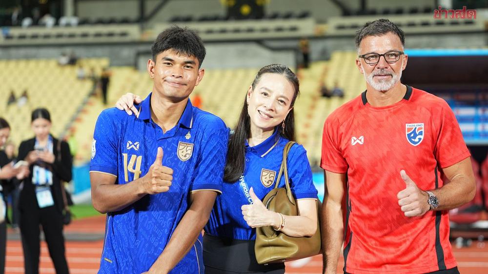 Madam Pang tuyên bố thưởng nóng gần 2 tỷ cho ĐT Thái Lan nếu giành ngôi nhất bảng - Ảnh 1. Madam Pang tuyên bố thưởng nóng gần 2 tỷ cho ĐT Thái Lan nếu giành ngôi nhất bảng - Ảnh 1.