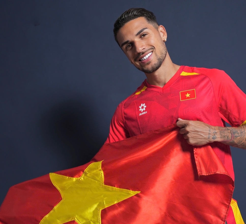 Hoàng Hên cam kết tương lai ở Việt Nam, tiết lộ được chính những người phát hiện Messi tuyển chọn - Ảnh 2.