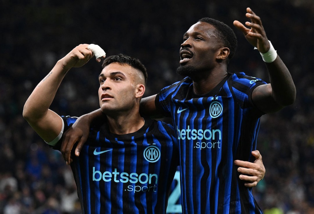 Thắng đậm Roma, Inter Milan xây chắc ngôi đầu Serie A - Ảnh 1.
