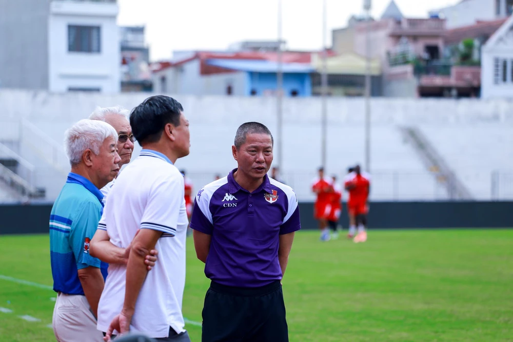 Tin nóng bóng đá Việt hôm nay 5/5: U17 Việt Nam được khen; HLV Chu Đình Nghiêm thay đổi nhiệm vụ - Ảnh 2. Tin nóng bóng đá Việt hôm nay 5/5: U17 Việt Nam được khen; HLV Chu Đình Nghiêm thay đổi nhiệm vụ - Ảnh 2.