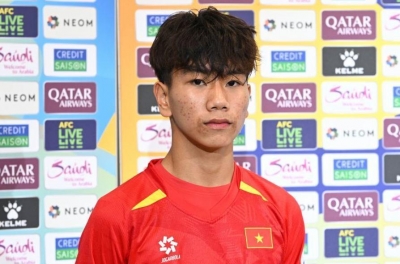 Thai fans are amazed by Vietnam's three spectacular free-kick goals.